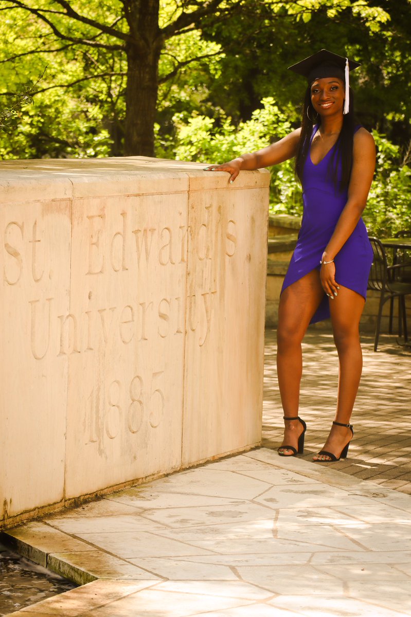 BLAH_ImAbbs's tweet photo. God is within her, she will not fall -Psalm 46:5 #18Days 👩🏾‍🎓🎉 https://t.co/cYYkKhw7XB