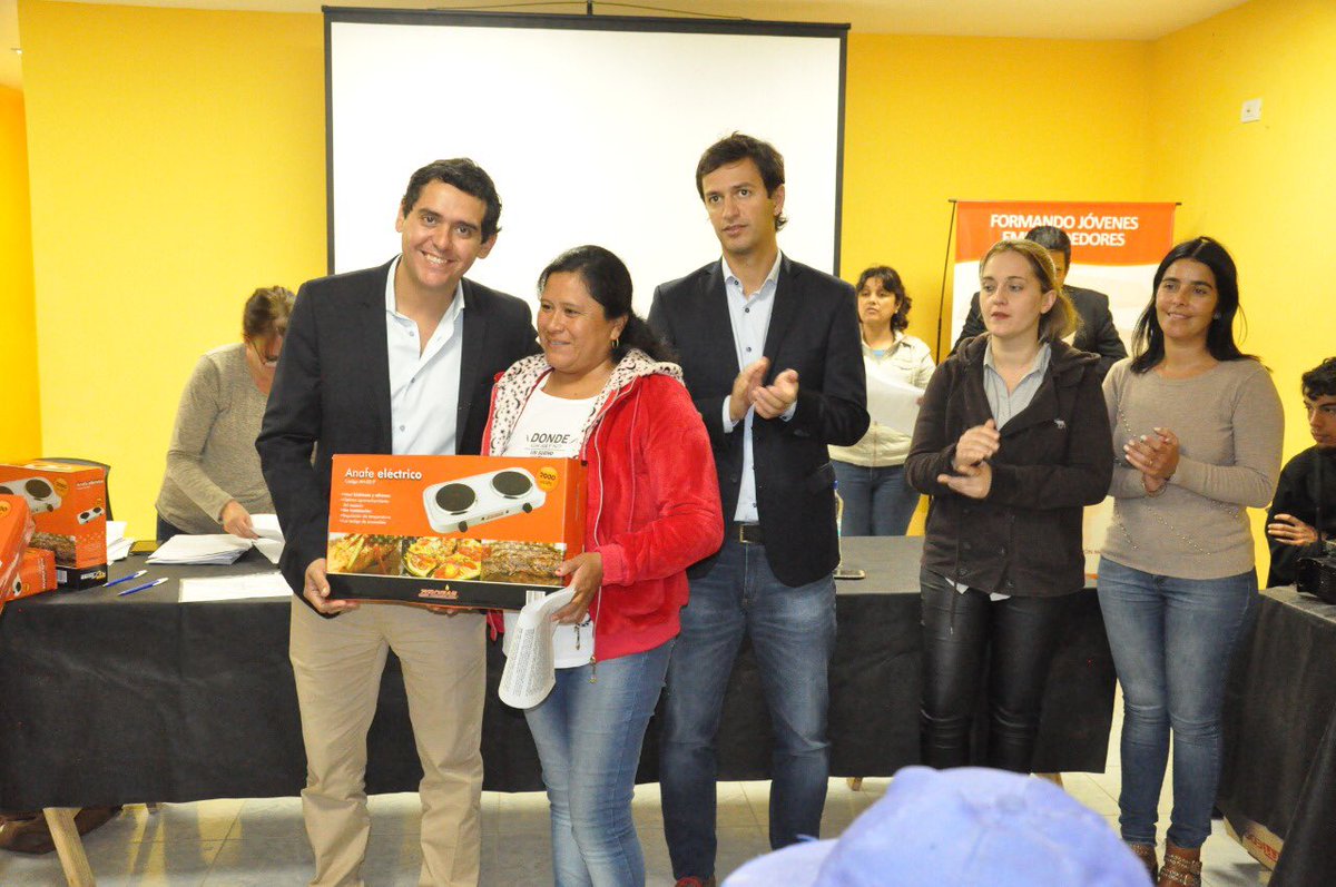 solisg79's tweet photo. Entregamos anafes a 50 nuevos beneficiarios del programa Anafe en Casa de @GobiernoSalta. Gracias @UrtubeyJM por implementar programas federales que llevan soluciones a todos los habitantes de la provincia. Felicito al equipo de la oficina de programas de la municipalidad https://t.co/cgHl3k7nKU