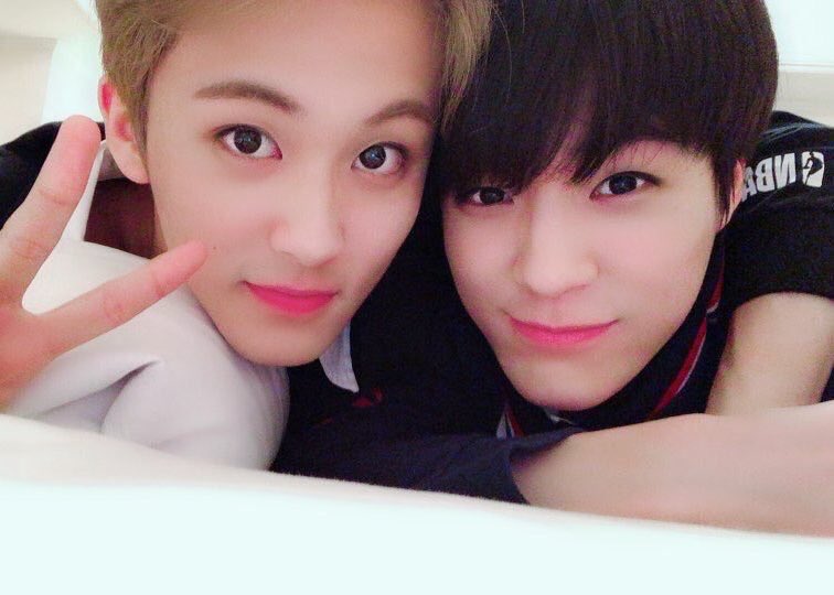 saleenong's tweet photo. สองภาพนี้คือเหมือนแฟนกัน จริงๆ https://t.co/YkVrrLhixo