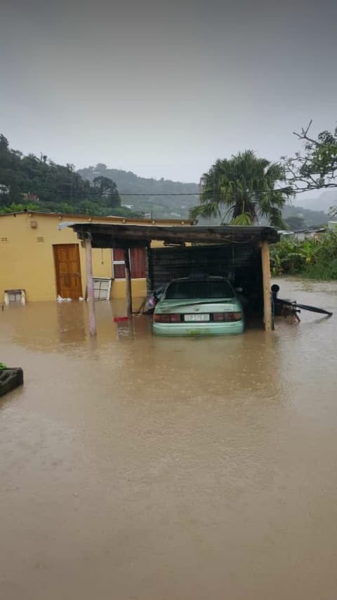 BantuHolomisa's tweet image. #Port St Johns community is calling for rescue team . Please help.