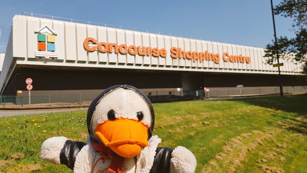 captaintduck3's tweet photo. Dear @sadcaptains and @visuals0und,

Happy Easter from #Skelmersdale New Town in #Lancashire!

What an excellent place this is, particularly in the sunshine. 🌞

CTD3 https://t.co/VVTycyYKWc