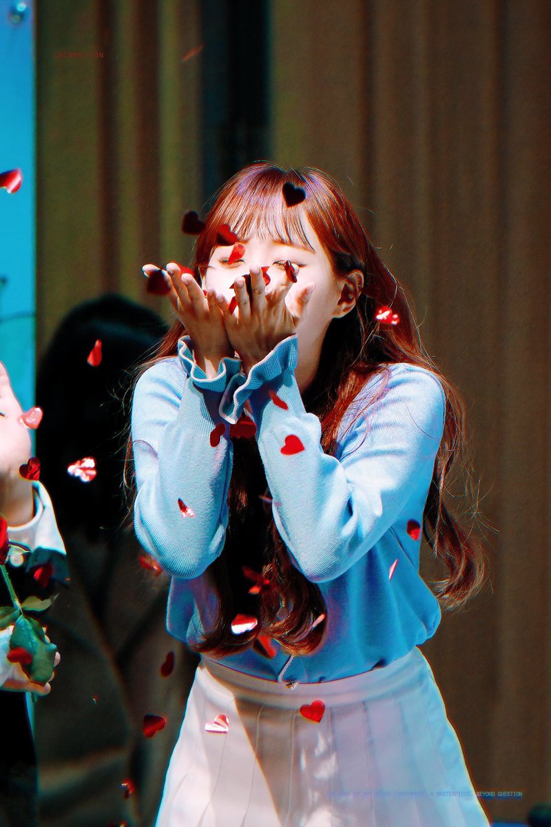 locomotion__'s tweet photo. 190406 😇🌬️❤️💨
#츄 #이달의소녀 #LOONA #chuu #김지우 @loonatheworld https://t.co/yR9weaQwfT