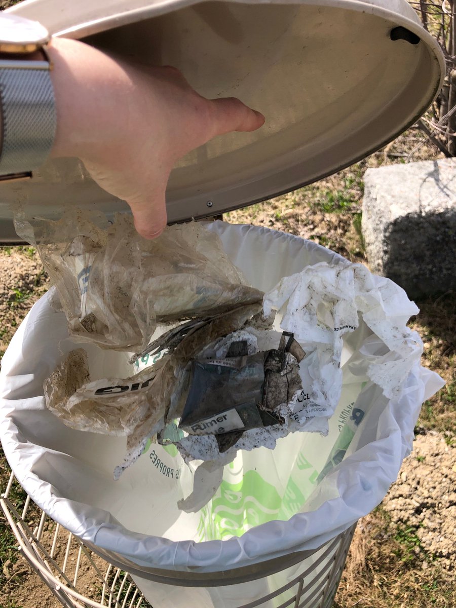 _JYFILMS_'s tweet photo. Le #ski de fond à #Megève c’est bien, respecter l’environnement aussi. Petite récolte à la #Livraz lundi 22 avril.
#déchets #CCPMB #climat #planète #civisme #poubelles #propreté #ordures #vacances https://t.co/wq9pT9gt3N