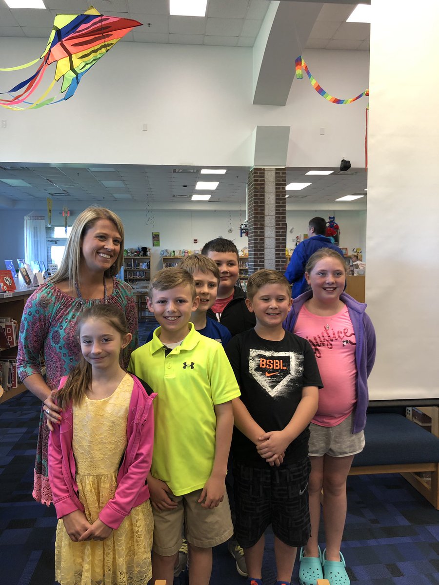 PeaksMillProud's tweet photo. Peaks Mill 3rd Grade Battle of the Books Champ-Mrs. Deters’ class!!!! We are very proud of all the participants from each class because of their hard work reasin these books🤓 📚 https://t.co/aC02RsUyr4