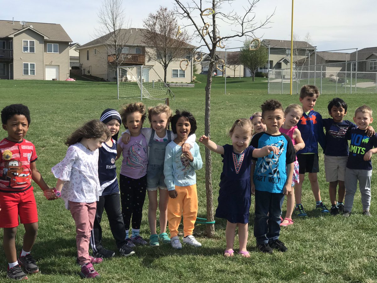 StaceyDorman3's tweet photo. Happy Earth Day from Preschool!
#EarthMatters #EarthDay2019 #preschoolcares https://t.co/DAONtnFiFT