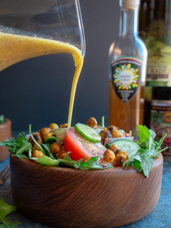 Lemon White #Balsamic Vinaigrette (dressing) is a refreshing, light and zippy easy homemade vinaigrette perfect for tossed #salads, drizzled on grilled peaches, chicken or fish. Made with <a href="/MieRadici/">Mie Radici</a> EVOO, Aged White Balsamic and Sicilian Blend. bit.ly/2UzUgx3