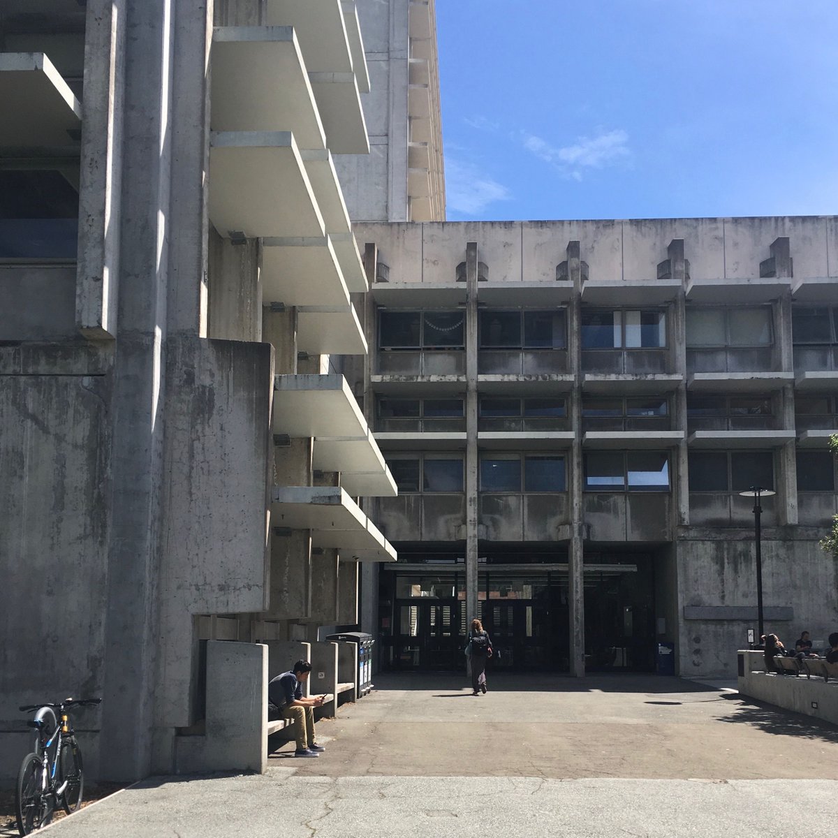 Buscada's tweet photo. #Berkeley! Join us tonight at 6:30 at @wursterlife. Gabrielle Bendiner-Viani, author of #ContestedCity and professor of #urban studies at @TheNewSchool @EugeneLang will share her work of #NewYork's #SPURA #community #activism and #pedagogy that echoes @UrbanHumanUCB projects. https://t.co/WUSHdi5eTZ