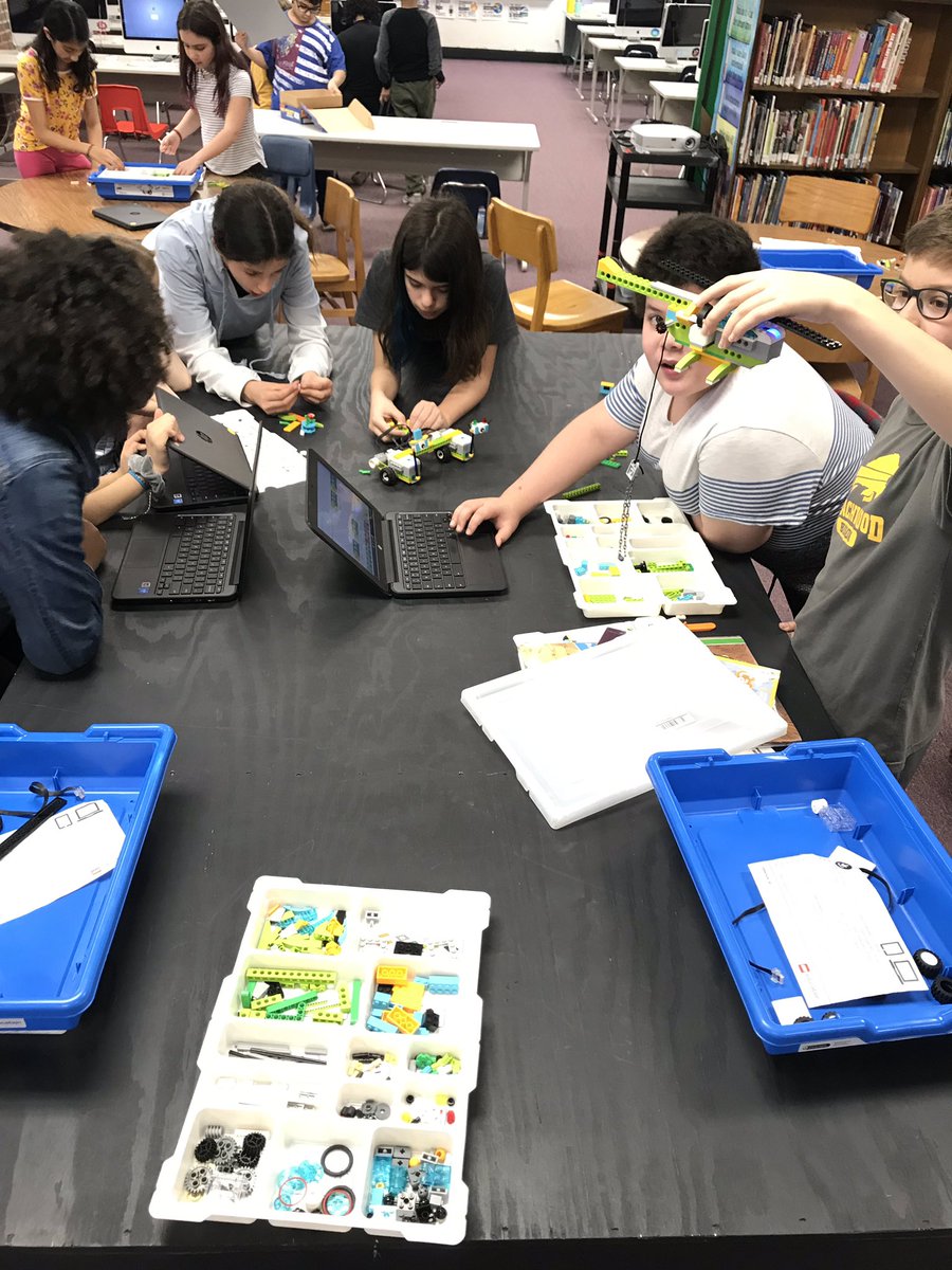 BWBisonTech's tweet image. Fully engaged &amp;amp; working together! #legoWeDo2.0