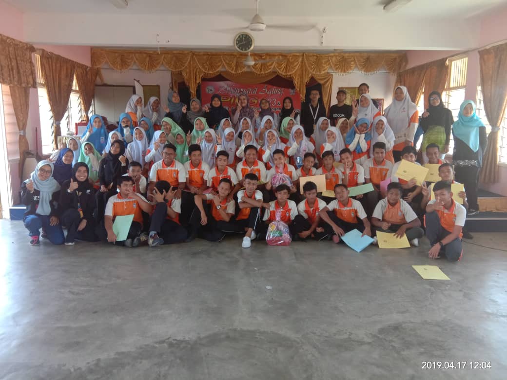 RESCOM_UiTMT's tweet photo. [17 April 2019][Rabu]

Program School Attack 2.0 bersama pelajar SMK Sura. Goodjob team school attack! 💯👏 #RESCOM  #rescomuitmdungun #mppuitmtganu #uitmdungun https://t.co/amiNxq9yNq