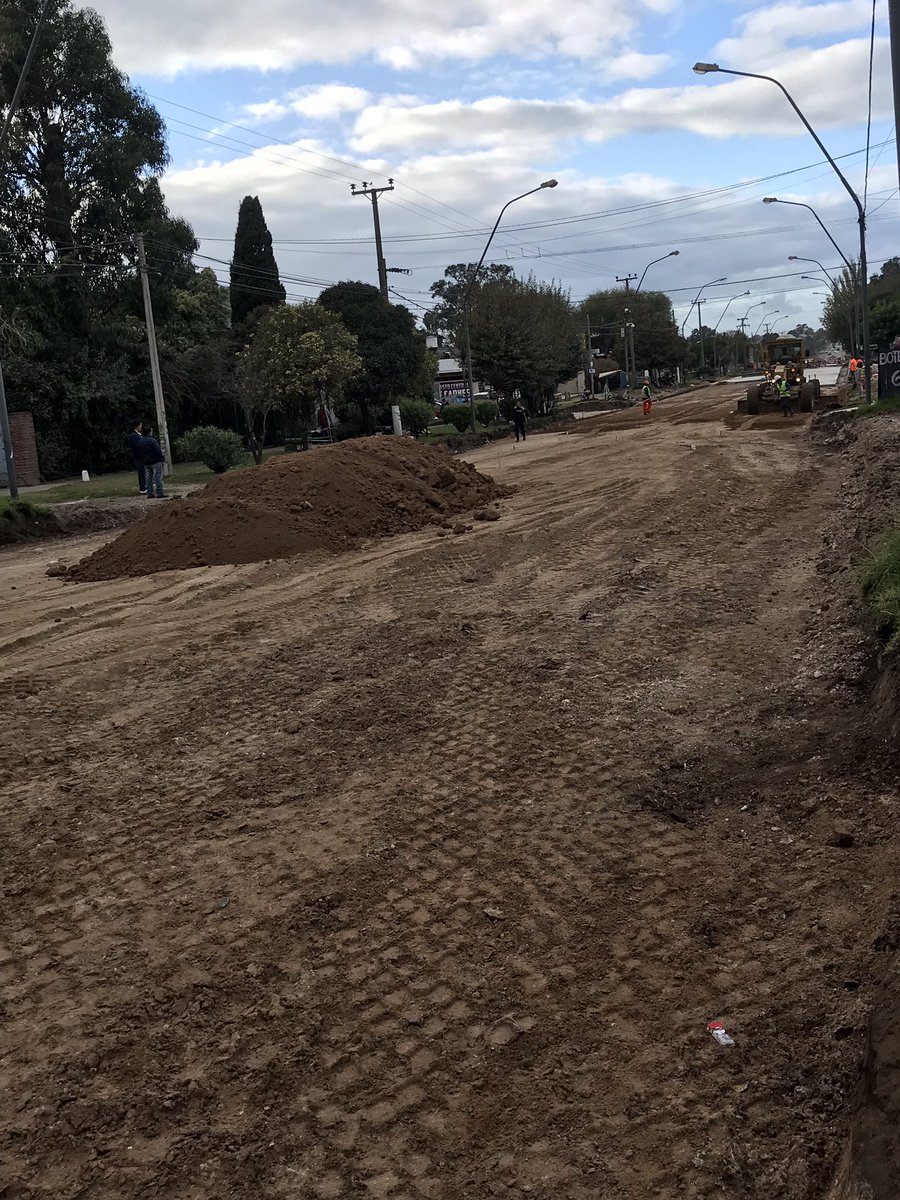 marianobowden's tweet photo. Avanza la obra de Mario Bravo. Realizando Rotura/Estabilizado de suelo y Pavimentación. Beneficiando a toda la Zona Sur de Mar del Plata https://t.co/WgR71c1gd1