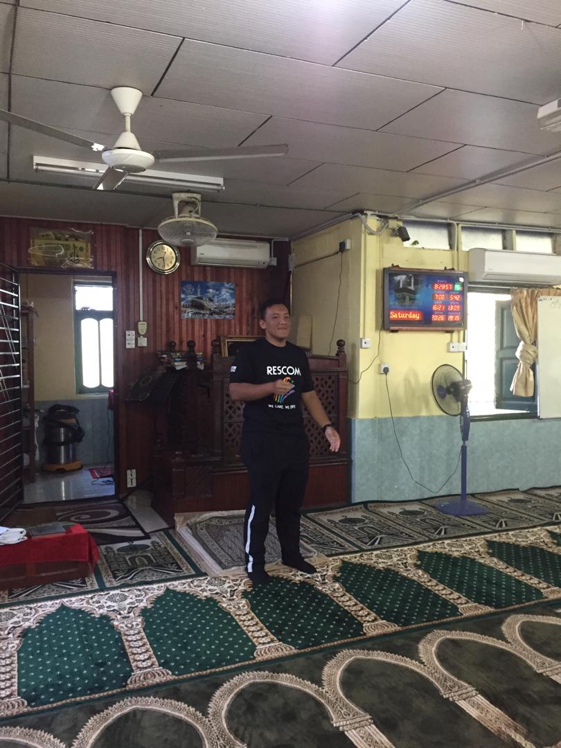 RESCOM_UiTMT's tweet photo. [20 April 2019] [Sabtu]

Program Gotong-Royong yang bertempat di Balai Besar Dungun. Terima kasih kepada semua ahli RESCOM yang terlibat dalam menjayakan aktiviti gotong royong ni 👏😃 #RESCOM  #rescomuitmdungun #mppuitmtganu #uitmdungun https://t.co/UYtwLkSUIh
