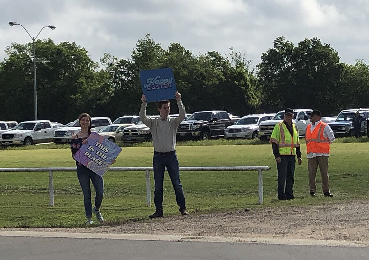 FBCWestTX's tweet image. Some of our #FBCWest students helped welcome the crowd Sunday with our new #popsigns! #EasterOutdoors