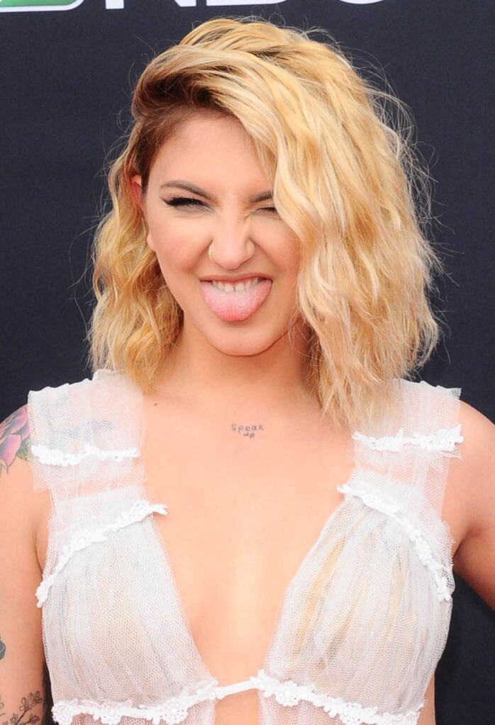 ~ julia michaels and anne-marie as each other; a thread ♡ @juliamichaels  @AnneMarie