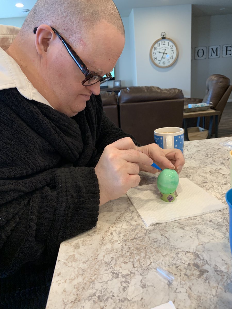Hannah29630546's tweet photo. Greg and I started off the morning dying Easter eggs! Afterwards, Greg offered me some of his Peeps from his Easter basket 🐥 He has such a big heart! He also told me he was saving the rest to share with @CCRITiaH 🥰 #ilovemyjob #easterfun @CCRIMoorhead https://t.co/it7ENJbOuy
