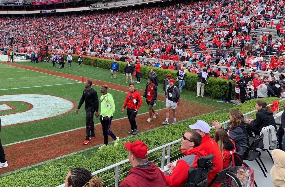 BassinDawg's tweet photo. #Dawgs Three of UGA's five 5-star signees from the 2019 recruiting class Between the Hedges at #GDay19:
Travon Walker, George Pickens and Dominick Blaylock.
💯🐶🏈 #GoDawgs #CommittedToTheG https://t.co/4cChLHlRVH