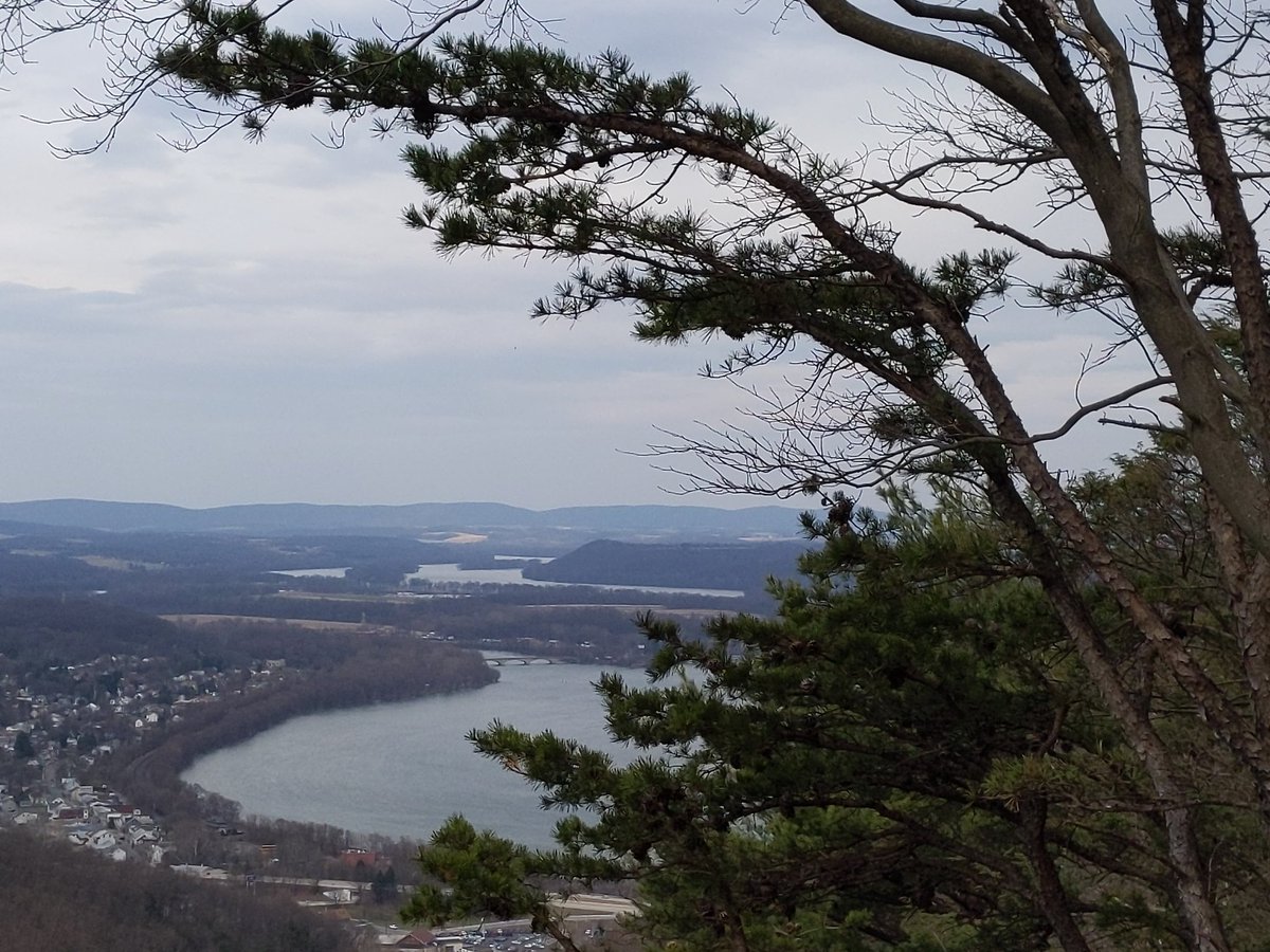 PIO_RuthM's tweet photo. Happy #EarthDay We all have a role in caring for the planet that has been entrusted to us. #HawkRock #Duncannon #PerryCounty #VisitPA #PAhappysnaps #SpringItOnPA https://t.co/3llWKBoqyd