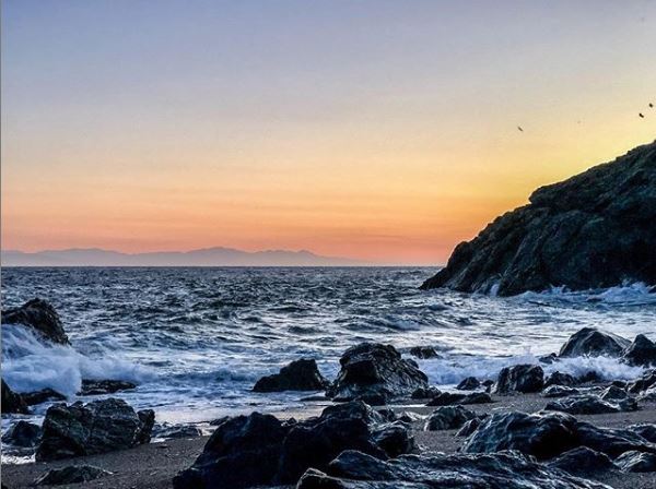 CIConservancy's tweet photo. As the sun rises this #EarthDay, we share a few small ways to help care for the environment. ๐ #EarthDayTips: Bring reusable cutlery, bottles and grocery bags whenever possible to minimize single-use plastic.
Thanks @zuguirun for this great photo at Parsons! https://t.co/FJ7O9EIdVt