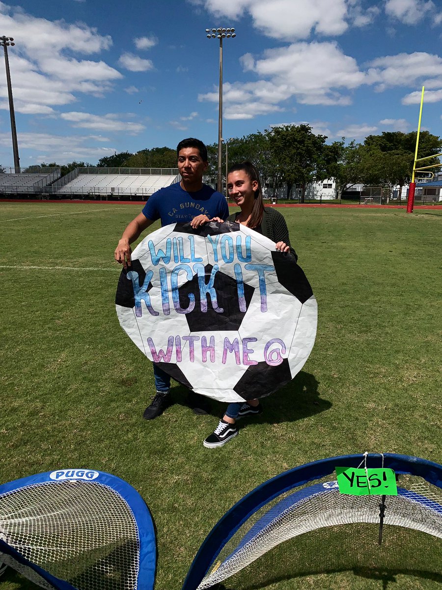 GirlsMiramar's tweet photo. SHE SAID YES!!!! #promproposal #soccerfriends #soccerlife #miramarprom @MiramarHigh2019 https://t.co/KEZdVgBEzn