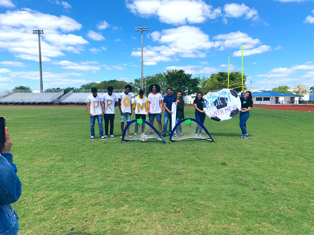 GirlsMiramar's tweet photo. SHE SAID YES!!!! #promproposal #soccerfriends #soccerlife #miramarprom @MiramarHigh2019 https://t.co/KEZdVgBEzn
