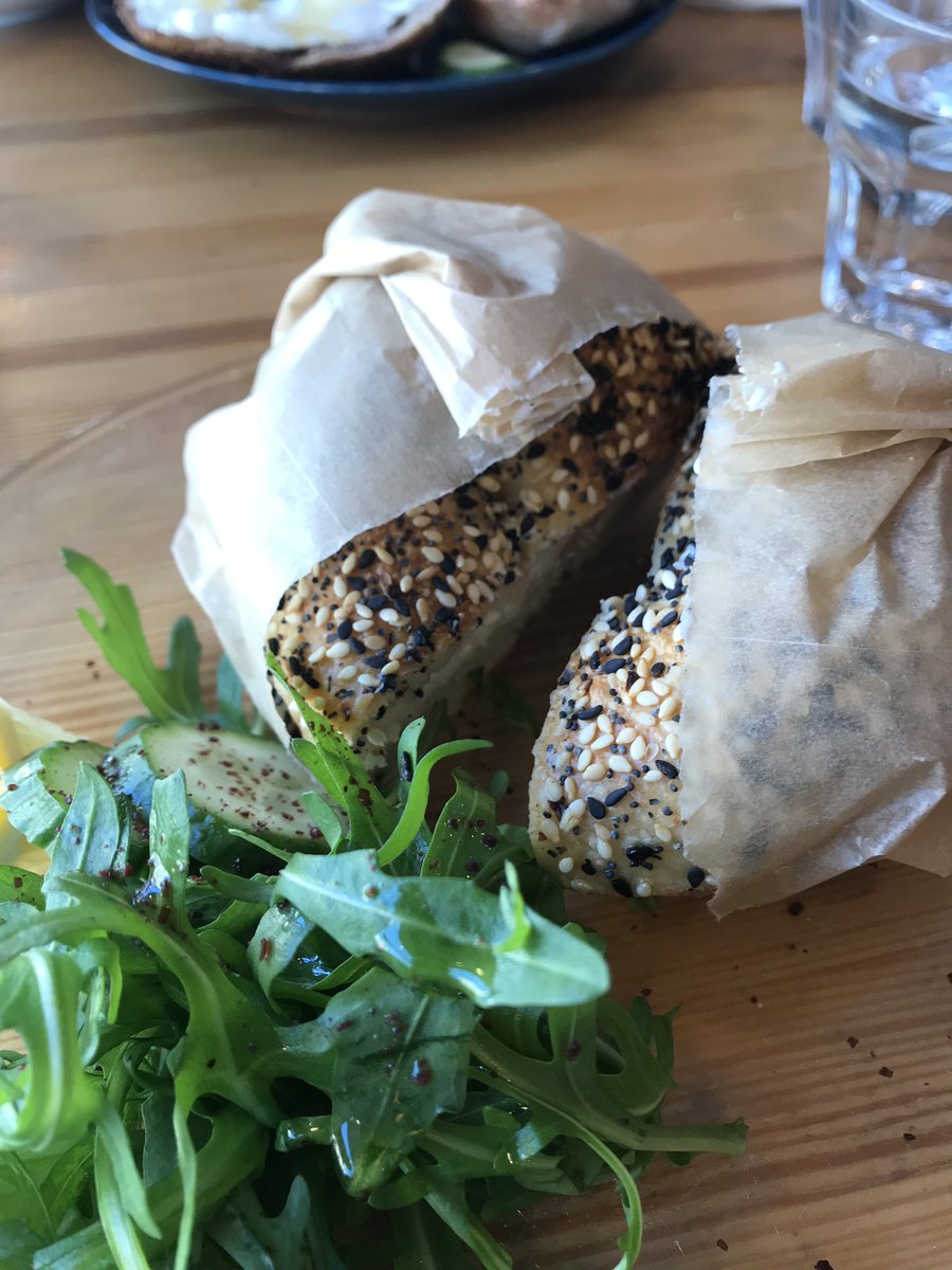 MunchAlways's tweet image. Happy Monday Everyone!! Start your day with the most important meal.... BREAKFAST 😍😋🥯 #MondayMotivaton #jnrl3402