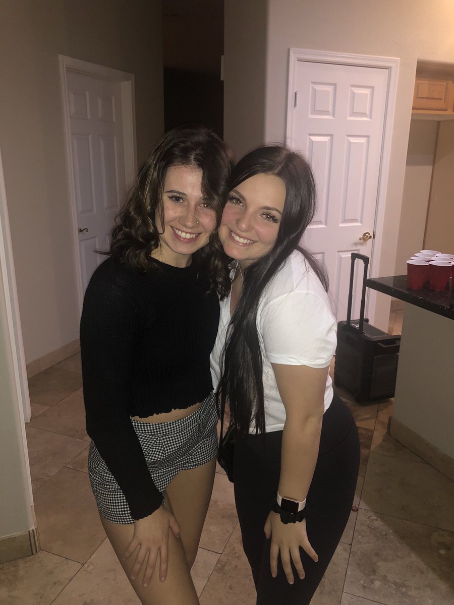 mckennad07's tweet photo. Biggest happy birthday to @KyLegeza !!! Love you very much gf <3 hope today is the best 💋 https://t.co/RPXZEBK27Y