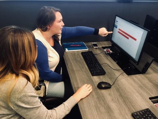 uw_MLI's tweet photo. Our Wisconsin School of Business full-time MBA program includes taking specialization courses during the first year. Sonia Petty (2020) shared with us the benefits taking those specialized courses in year-one provides. https://t.co/MomPW3bkmz #WiscMBA #CBPM @WisconsinMBA https://t.co/H2rQsjDwsC