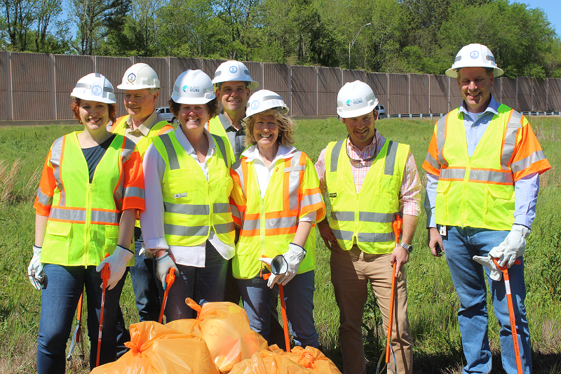 VaDOTHR's tweet photo. VaDOTHR pitching in to help #KeepVARoadsBeautiful along Western Freeway recently.
#SpringCleaning #EarthDay #KeepVABeautiful @PortofVirginia @VaDOT https://t.co/Kk9AnS9Zi3