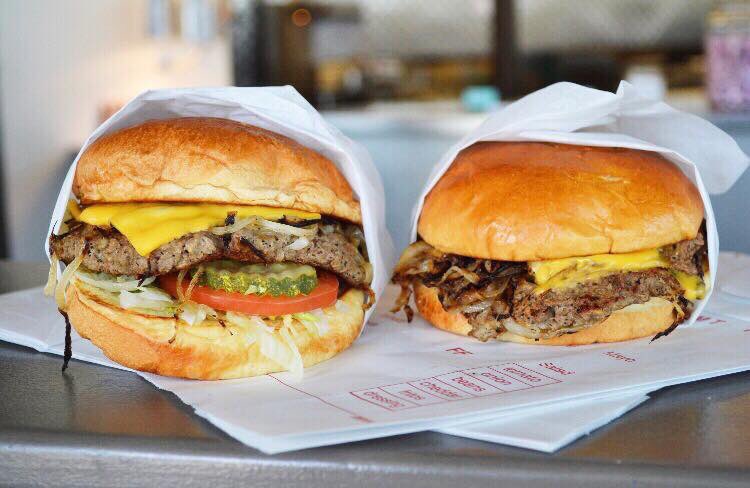 TuckersOnionOK's tweet photo. Celebrate #EarthDay the Tucker’s way with the #ImpossibleBurger!! Eating plants never tasted so good 😋🍔💚🌎😋 #EatLocal #Tuckers #OKC #Norman #HappyEarthDay #PlantBased #Burger #Fries #Vegetarian #Vegan #AllTuckedUp https://t.co/OhXuWzmV3R