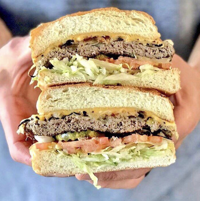 TuckersOnionOK's tweet photo. Celebrate #EarthDay the Tucker’s way with the #ImpossibleBurger!! Eating plants never tasted so good 😋🍔💚🌎😋 #EatLocal #Tuckers #OKC #Norman #HappyEarthDay #PlantBased #Burger #Fries #Vegetarian #Vegan #AllTuckedUp https://t.co/OhXuWzmV3R