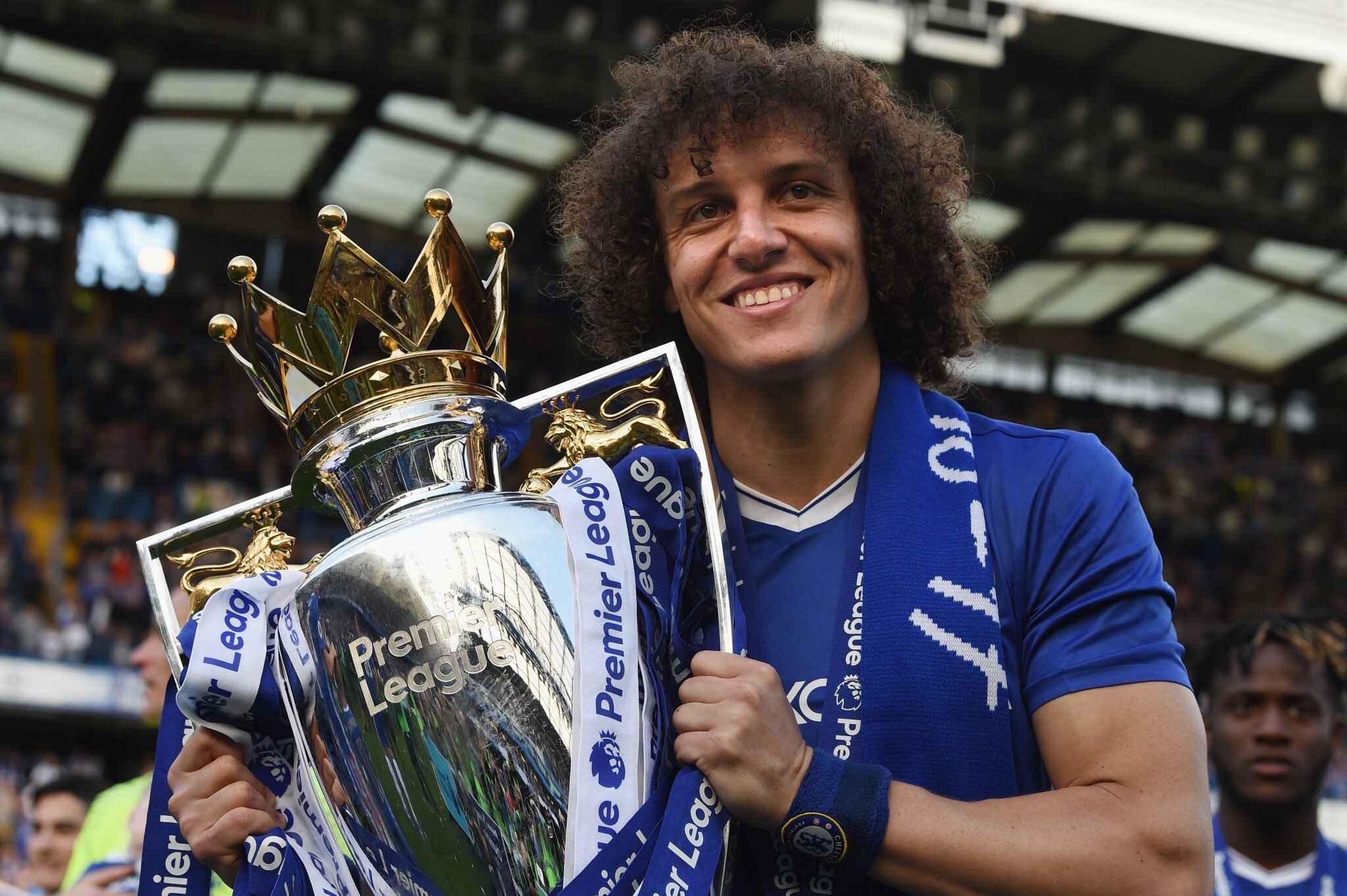   Happy birthday David Luiz! Let s get those three points tonight! 