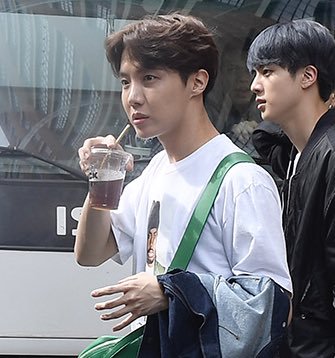 archive_jhs's tweet photo. #BBMAsTopSocial BTS @BTS_twt https://t.co/s2WAbS1bcK