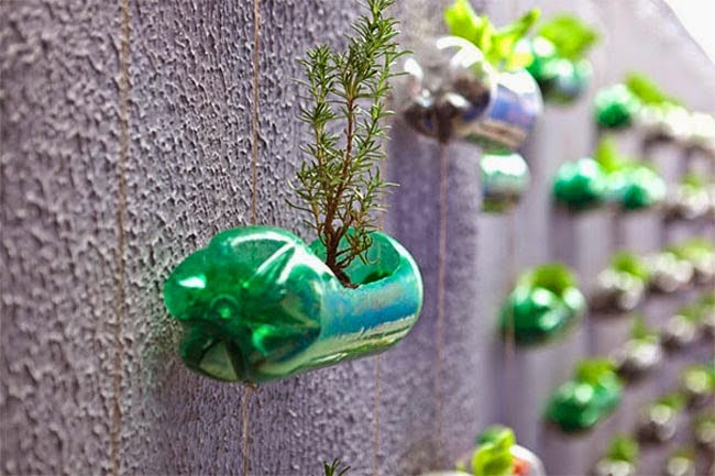 diy_casa's tweet photo. Feliz #DiaDeLaTierra ! Y qué mejor para celebrarlo que aprender a reutilizar las botellas de plástico vacías: https://t.co/8l4unh5NPK #CCUOCDIY #decoración #reuse https://t.co/4AlqrGKNdd
