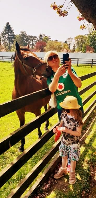 The great hardy eustace twice cheltenham champion hurdle winner with me and my niece aoife  #championhurdle #cheltenham #hardyeustace #legend