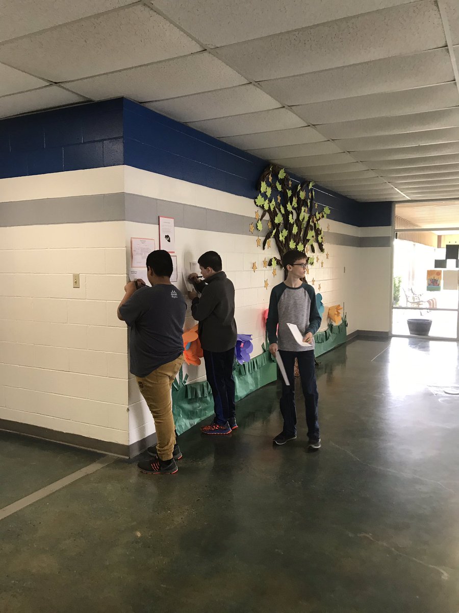 Once again, learning spills into the hallways of PJH!! 7th grade students in Ms. Mars’ class are participating in a gallery walk as they work in teams to solve math problems. It’s a great time to be at PJH!
