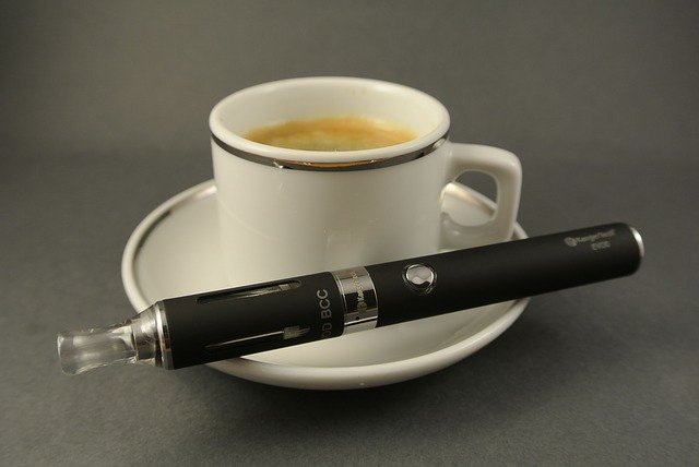 WeissMethodUSA's tweet photo. E-cigarettes aren't *really* better for you. In fact, they contain some of the same cancer-causing ingredients that cigarettes have. The best option is to just quit smoking all together. We can help. https://t.co/6vtmVooYCm https://t.co/0fIJhV73OB