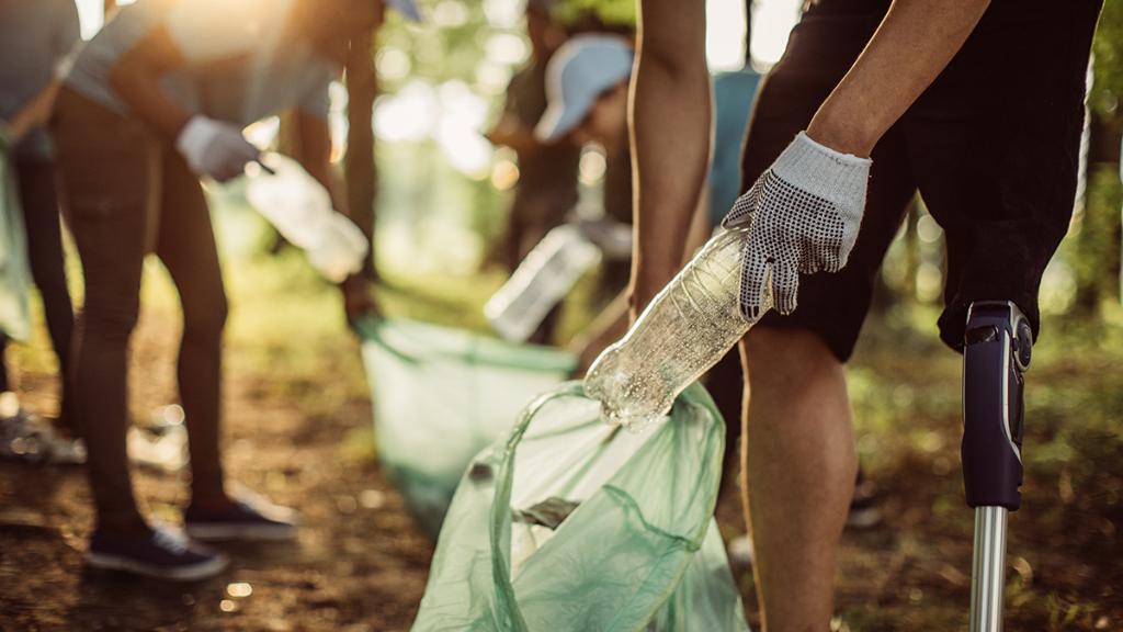 Cisco's tweet photo. Cisco is committed to building the bridge to a sustainable future 🌏. Read how we turn that commitment into a reality: https://t.co/KwcwpudnYp #EarthAware #EarthDay https://t.co/8SwGIb4GCq