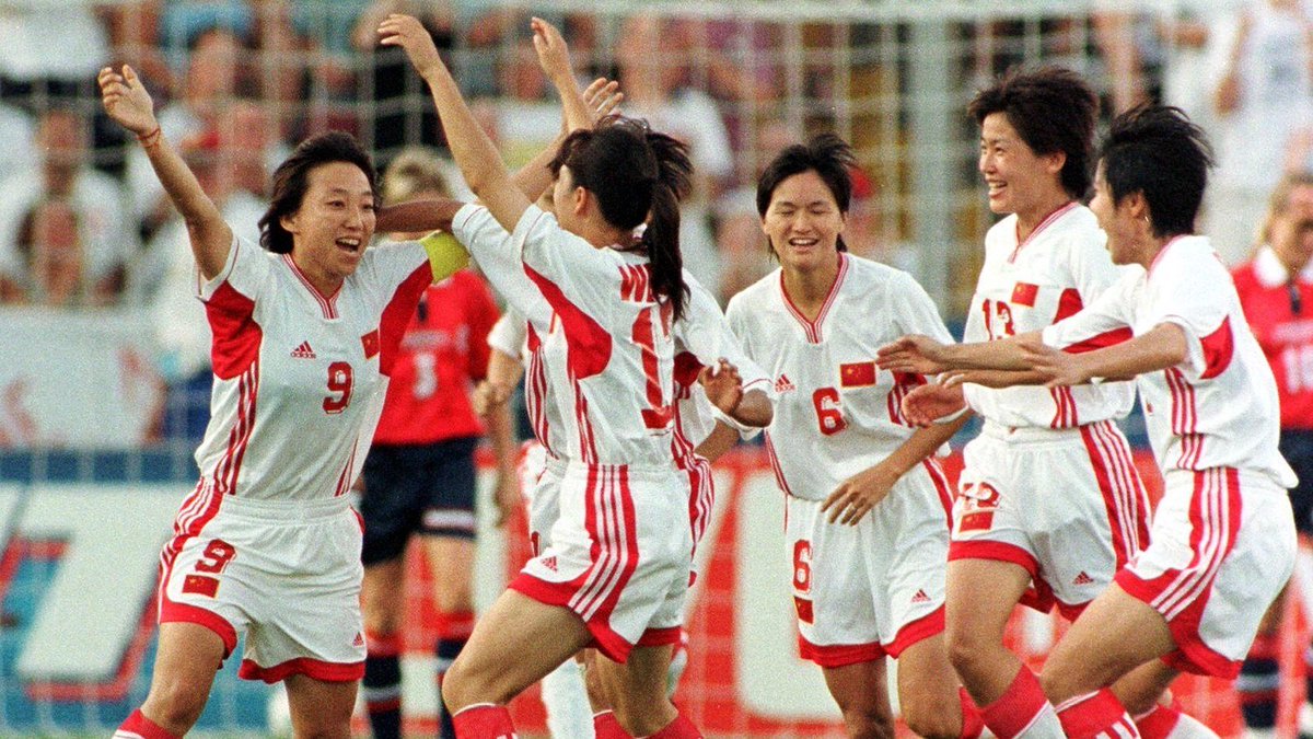 supperrbwomen's tweet image. #WSNet: RT TFHBs: NEW! The 1999 World Cup: A Breakthrough in the Women&apos;s Game - Please read/RT! Thanks!
thefootballhistoryboys.com/2019/04/the-19…