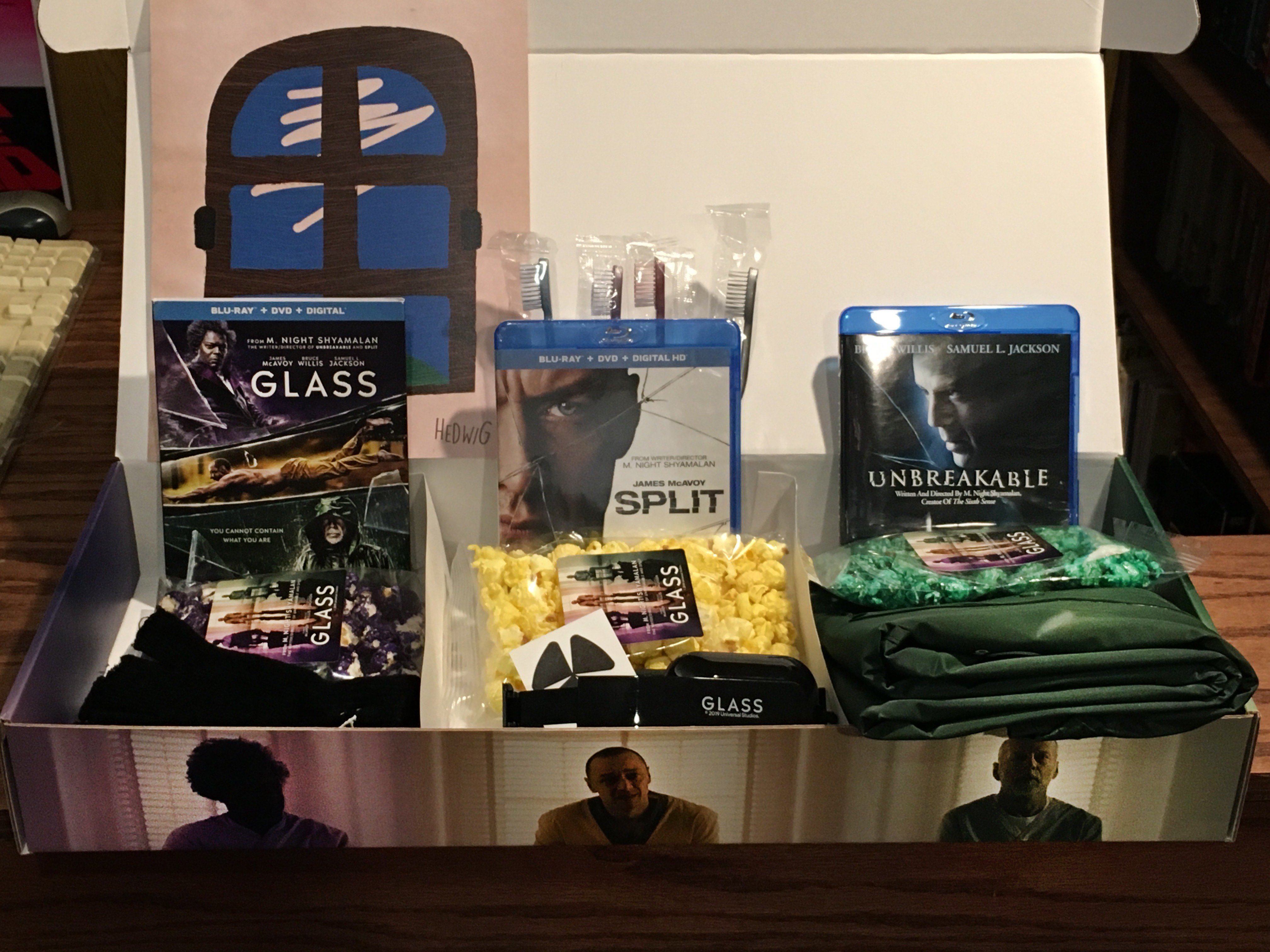 Karu Virksomhedsbeskrivelse Nebu Cinemassacre on Twitter: "Thanks to @UniversalEnt for sending me this nice  promotional kit of M. Night Shyamalan's trilogy of Unbreakable, Split &amp;  Glass. #GlassMovie is now on available on 4K Ultra HD,
