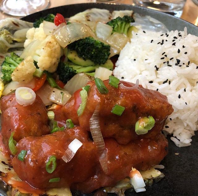 InvitationV's tweet photo. Nothing brings people together like good food. ❤️ (📸 by @mariefrance1809 on @instagram) #plantbased #crueltyfree https://t.co/XIdUDxxFXC