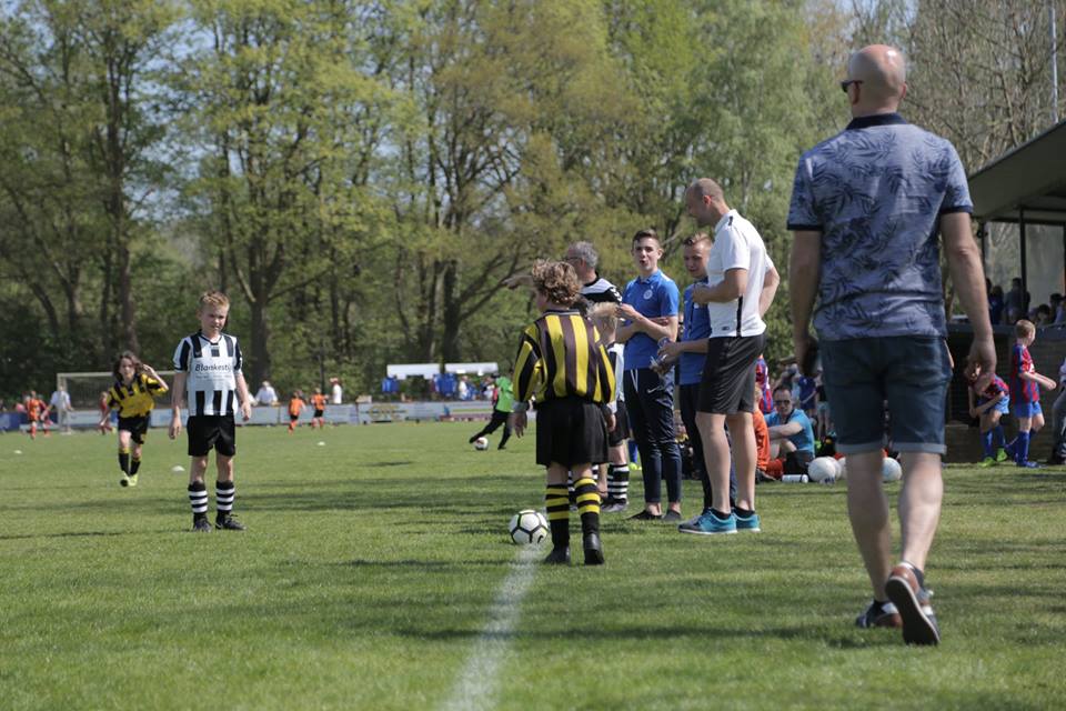 DeGraafschapJO's tweet photo. TOURNAMENT 🏆 | Het De Graafschap Pincvision Tournament zit erop! De finalisten zijn bekend. Morgen spelen @SpRekken - @dzc68 en @DZSV - @Keijenb_Boys de finales in het stadion. https://t.co/Qd1S6Rvpw9