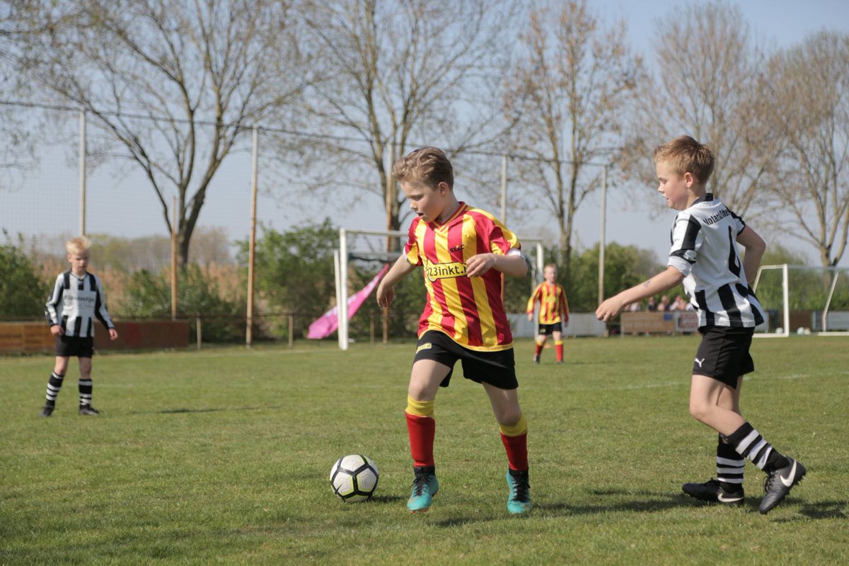 DeGraafschapJO's tweet photo. TOURNAMENT 🏆 | Het De Graafschap Pincvision Tournament zit erop! De finalisten zijn bekend. Morgen spelen @SpRekken - @dzc68 en @DZSV - @Keijenb_Boys de finales in het stadion. https://t.co/Qd1S6Rvpw9