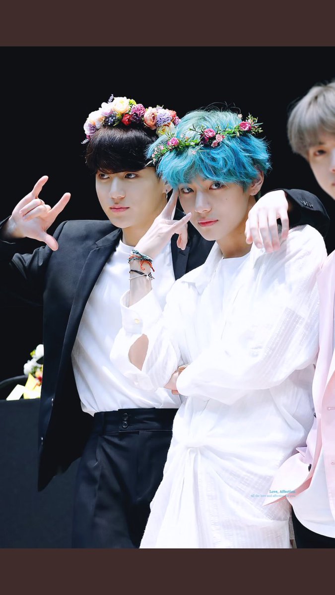 army_dylan_bts's tweet image. yeess! I purple you army! 💜 let’s vote for BTS! 💕💕
#BBMAsTopSocial BTS @BTS_twt