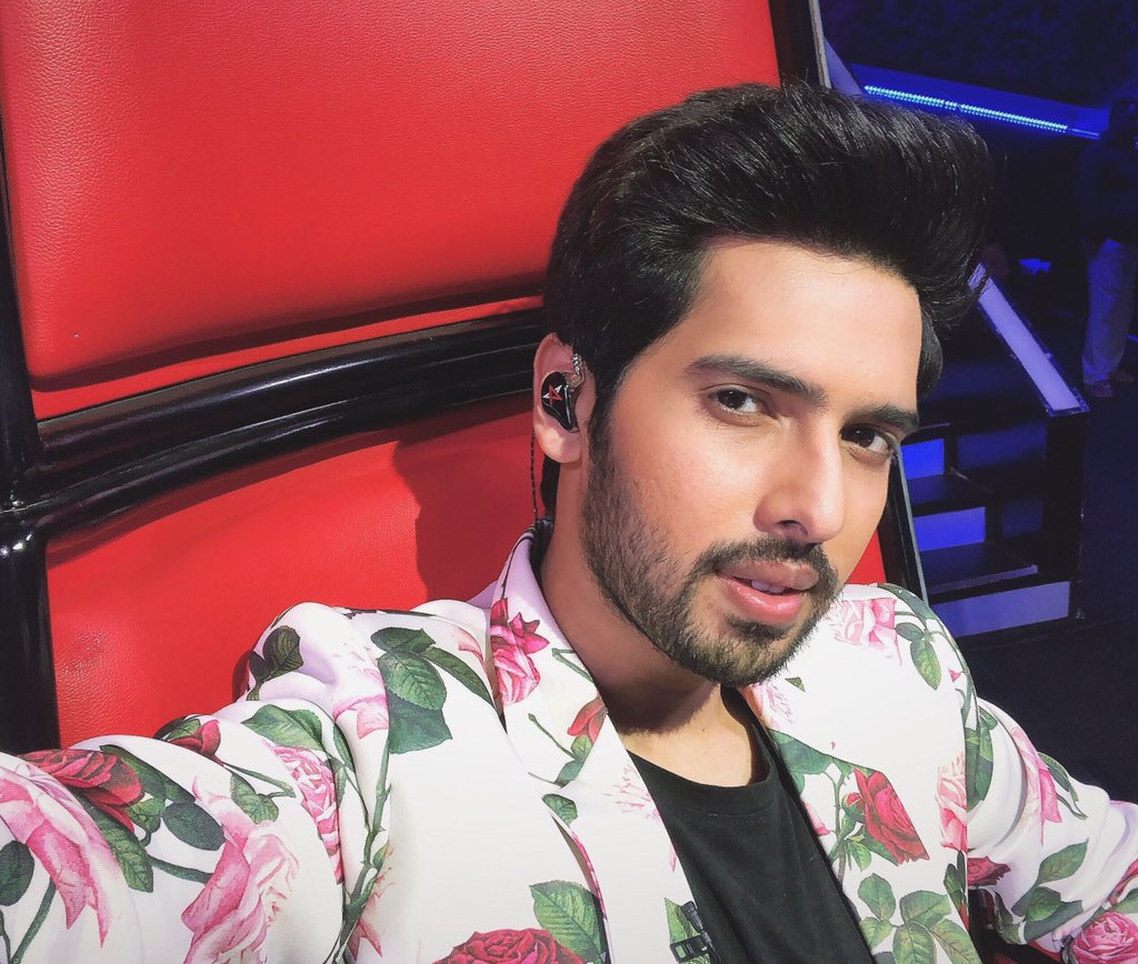 ArmaanMalik22's tweet photo. Hello from the sets of #TheVoice 🤳🏻 https://t.co/XJjoELyOCj
