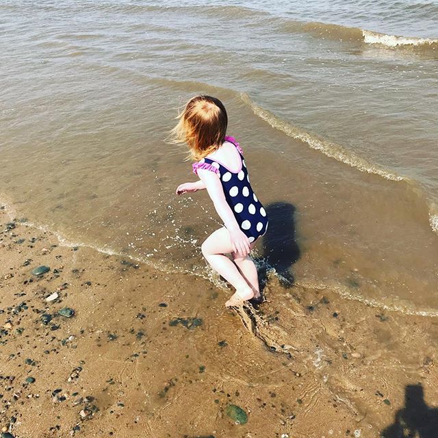 Beach day today. She’s totally fearless compared to last year when she didn’t like going near the shore. Now she runs into the water, splashes and sits down in the shallows. I’ve got a very tired, very sandy 3 year old who smells of sun block and ice cre… bit.ly/2Utmdqw