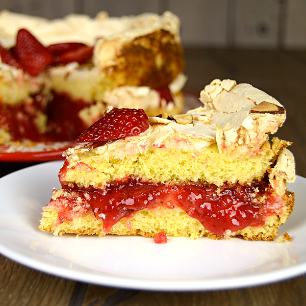 HomeBaking's tweet image. Here’s a delicious dessert using the fresh flavors of Strawberries and Rhubarb! Get this amazing recipe for Strawberry Rhubarb Blitz Torte from @HodgsonMill guaranteed to be a winner! bit.ly/2LlFdDV #Springbaking