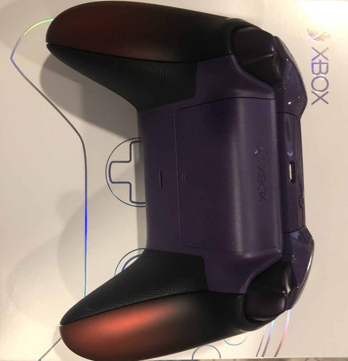 NoInputAkuma's tweet photo. Custom controller finally arrived, on a side note I'm not dead. Love the designs that @Xbox has in their design lab, this came out looking totally awesome. oh yeah I was supposed to ping @Slothmonster and @BigAl607 in this. https://t.co/MmtiXFz8oI
