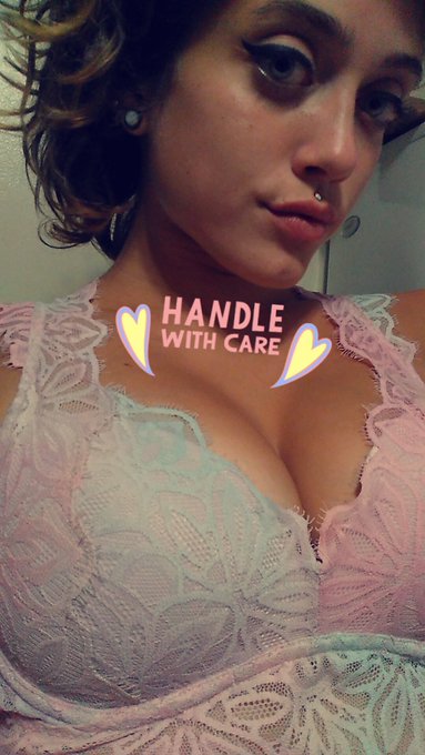 throwback pic! Sometimes I reallyyy miss my shorter hair 💔   Anyways, in getting on Chaturbate for a<a href="/tag/camgirl"class="tags"><span>#camgirl</span></a>