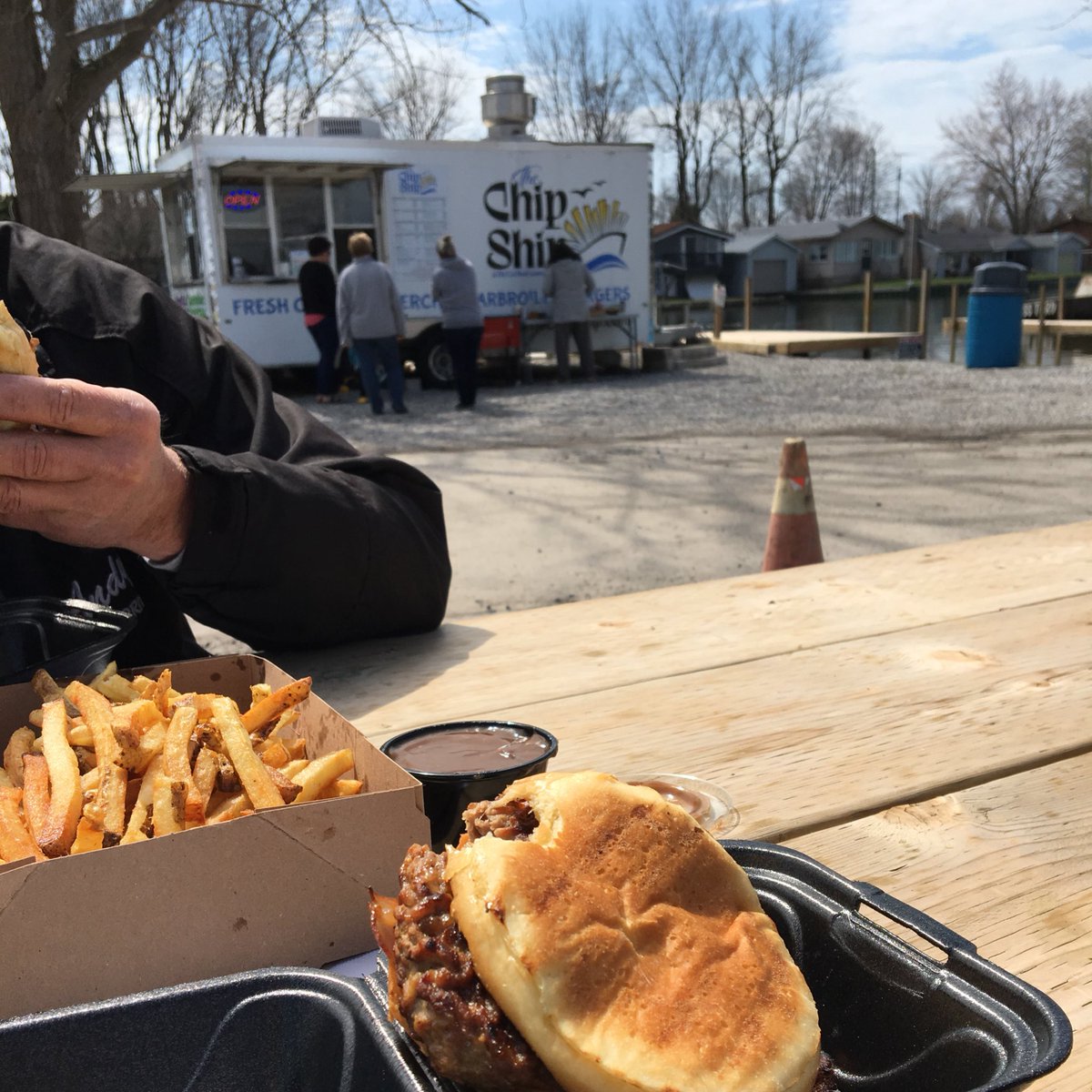 AndysDriveIn's tweet photo. Thanks Ray lunch was great #burgersandfries #519Folk #foodtruck #eatlocal https://t.co/OXLC4rs88z