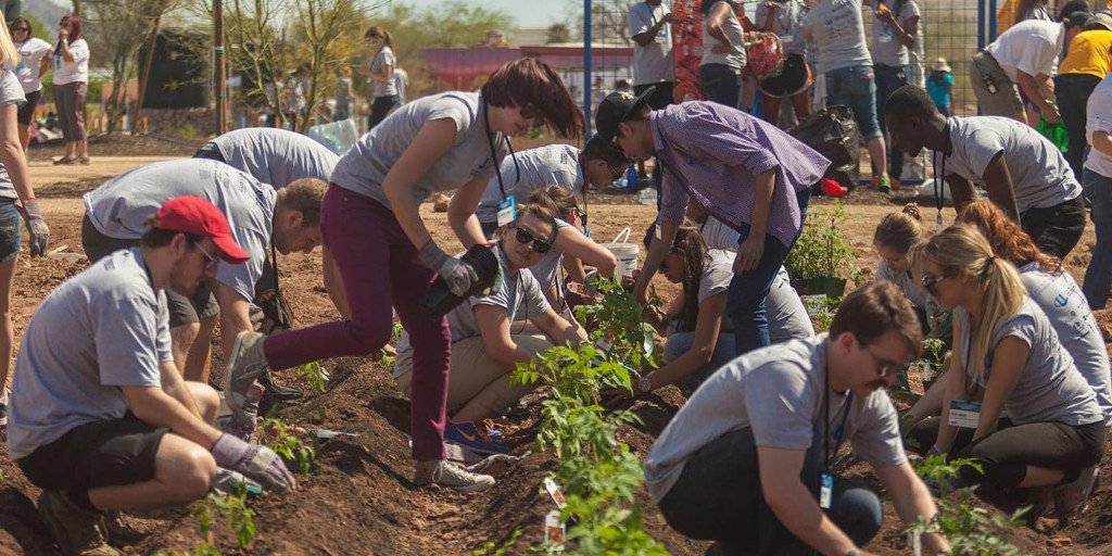 On #EarthDay, we renew our commitment to keep communities clean, green and beautiful. Beautiful people like you are part of the movement! Learn how you can #DoBeautifulThings today and every day: ow.ly/Wz4050rcjie