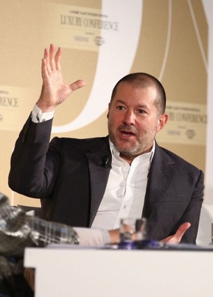JonyIveParody's tweet image. Show of hands: Who thinks the Galaxy Fold will be completely scrapped instead of ever shipping to consumers?